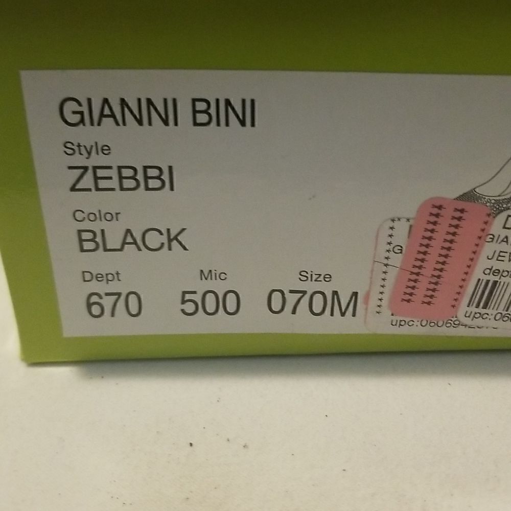 Wonens Shoes   - Picture 8 of 9